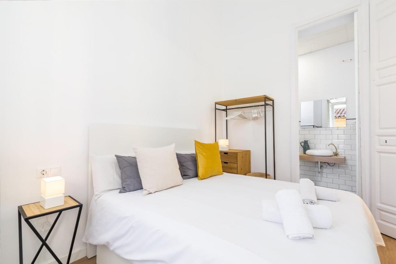 Suite Homes Apartamentos Plaza De La Merced Malaga Bagian luar foto