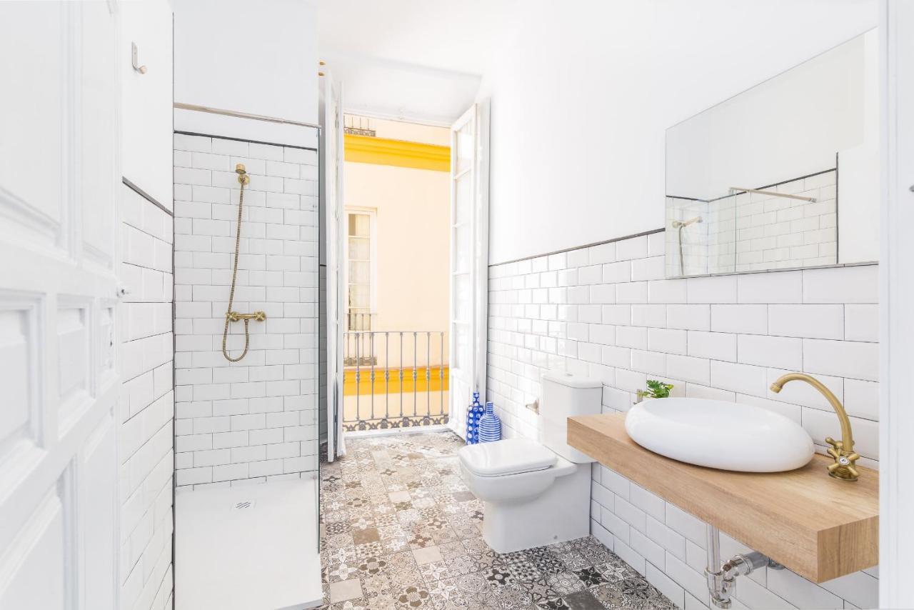 Suite Homes Apartamentos Plaza De La Merced Malaga Bagian luar foto