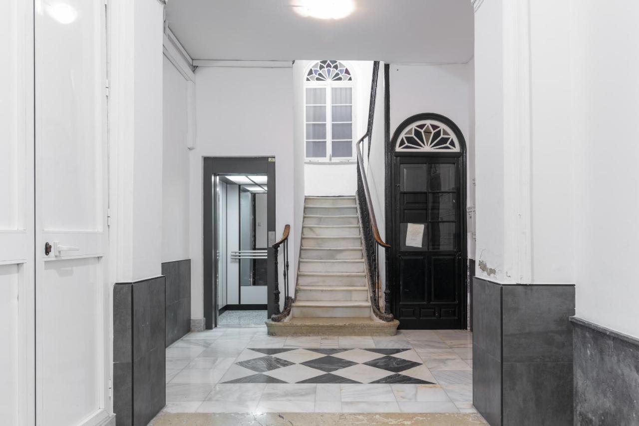 Suite Homes Apartamentos Plaza De La Merced Malaga Bagian luar foto