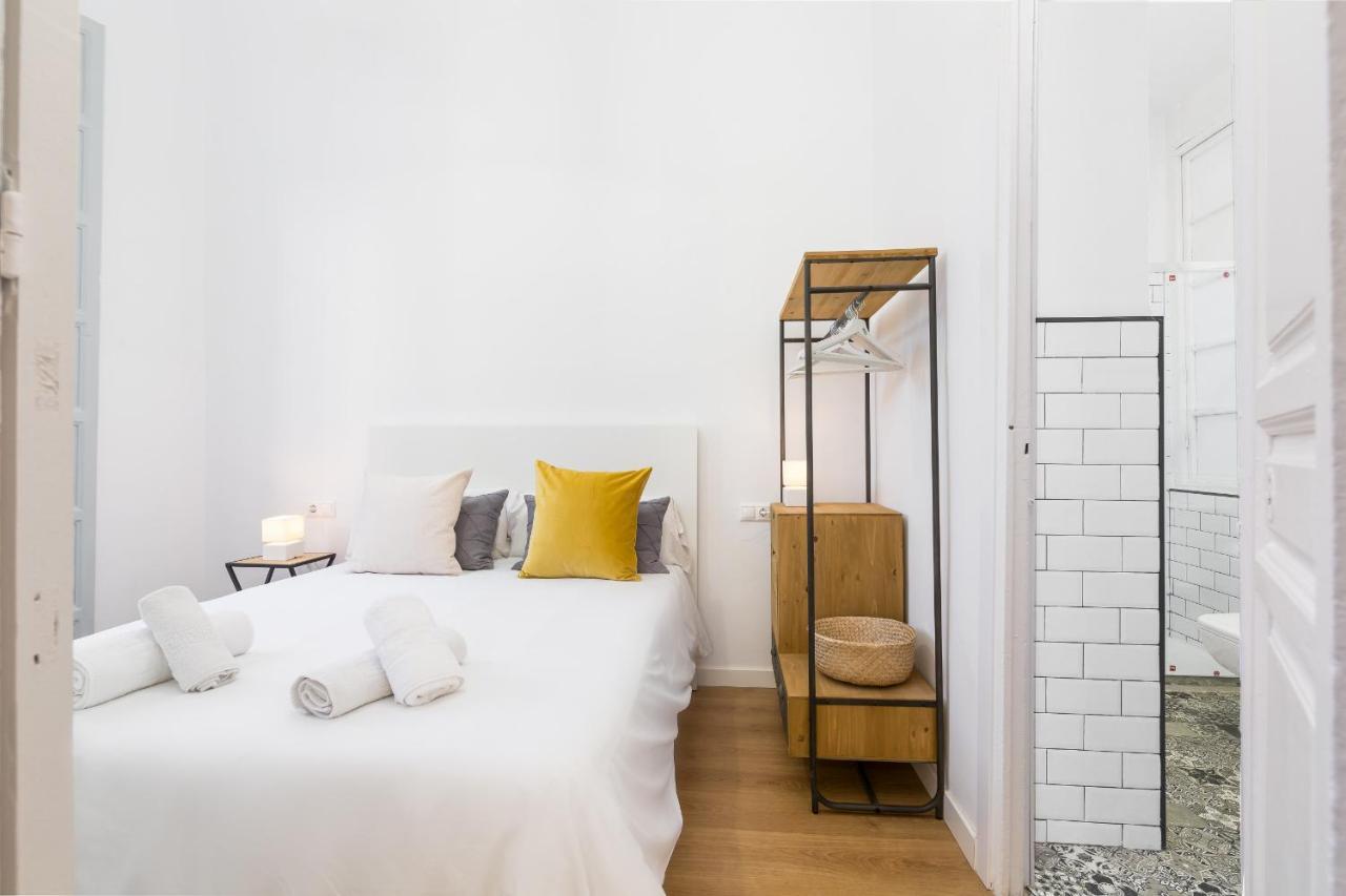 Suite Homes Apartamentos Plaza De La Merced Malaga Bagian luar foto